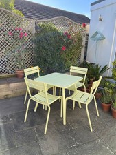 Garden furniture table and